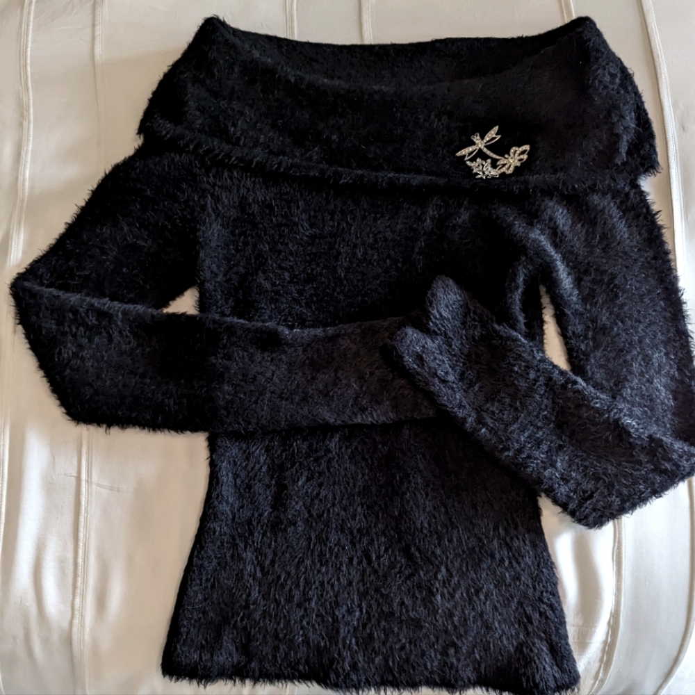 Karen Kane black off shoulder cowl neck sweater, brooch detail, Medium, fitted